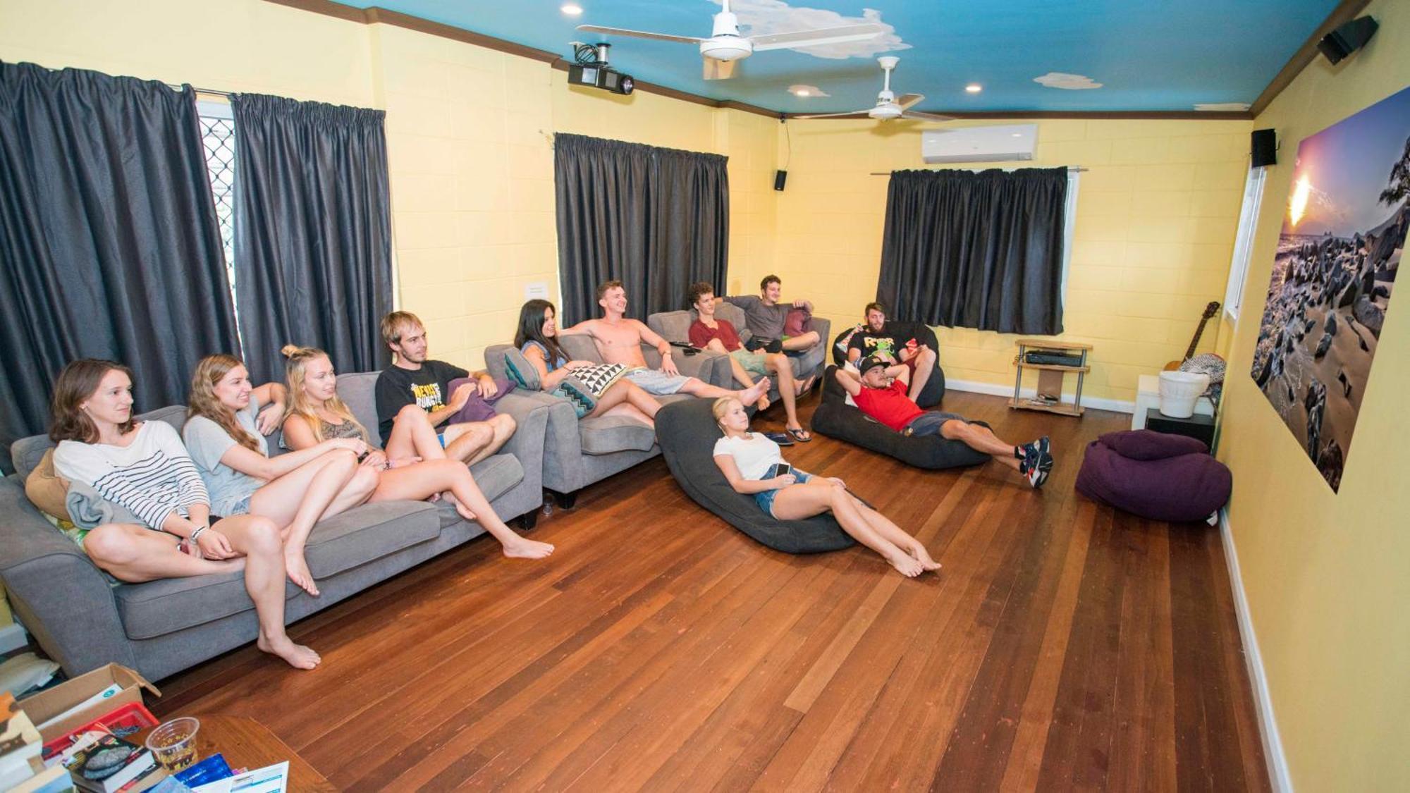 Castaways Backpackers Cairns Hostel Екстериор снимка