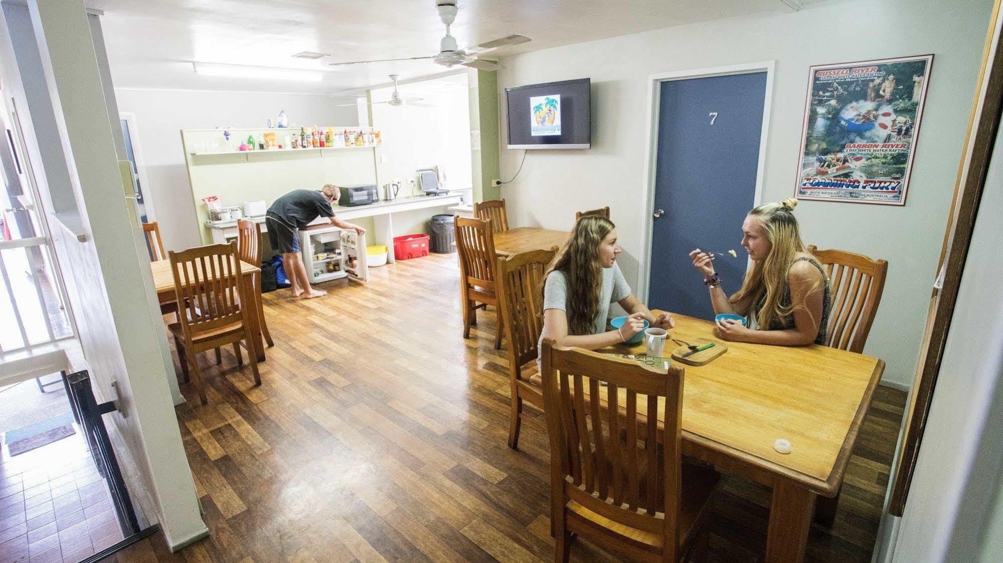 Castaways Backpackers Cairns Hostel Екстериор снимка