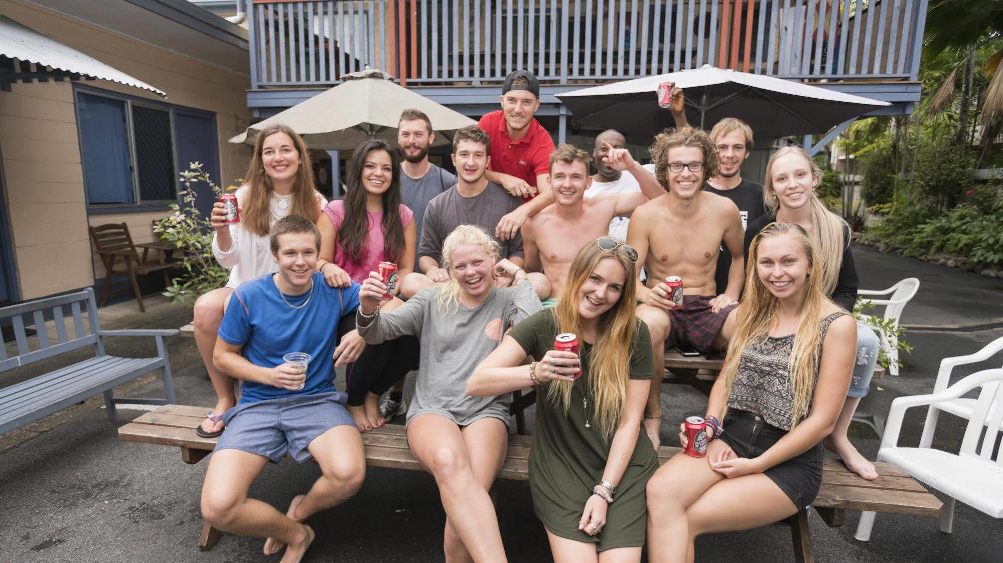 Castaways Backpackers Cairns Hostel Екстериор снимка