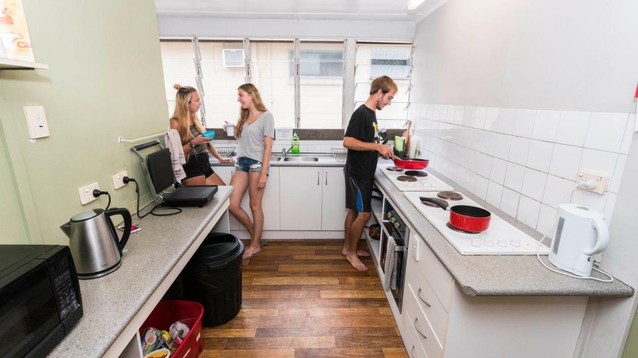 Castaways Backpackers Cairns Hostel Екстериор снимка